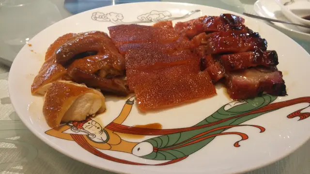 叉燒乳豬豉油雞三拼