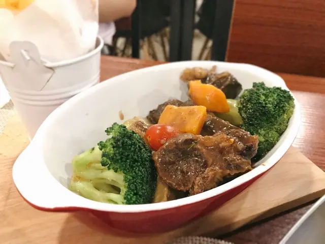 本人唔食牛但食左一啖個汁，用牛肉慢煮而成