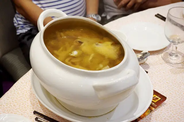 淮杞花膠炖海螺