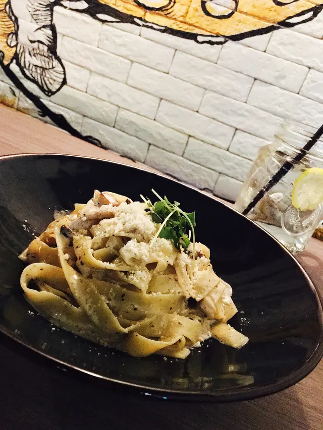 黑松露奶油大啡菇寬麵 Portobello and Black Truffle Fettuccini Alfredo