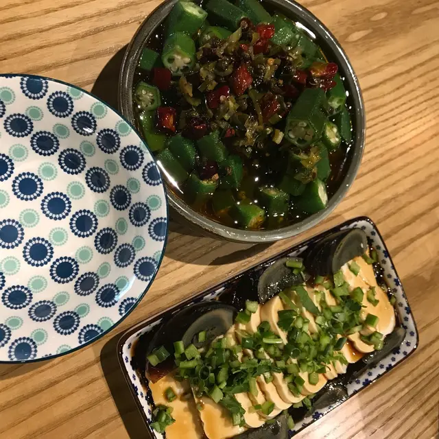 秋葵 皮蛋豆腐
