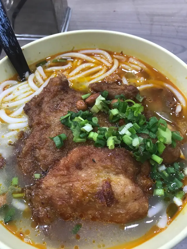 阿一豬扒麻辣米線