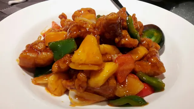 新鮮菠蘿咕嚕肉