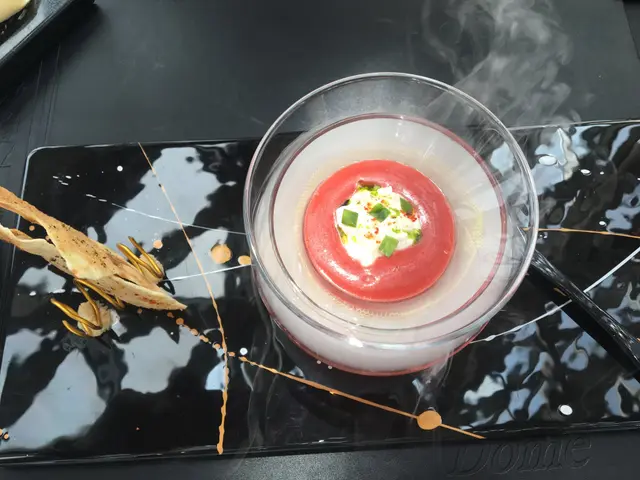 開胃菜 - 法國草莓凍湯伴水牛芝士