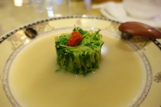 魚湯浸碧綠溫室菜苗