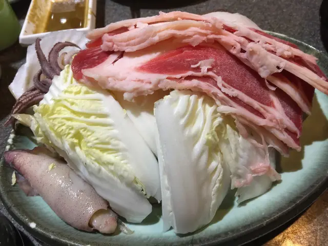 我們吃得到的食物不多,
因為二人前的蒸爐size很細,
每次放上去蒸的食物不多,食物也不易熟透。