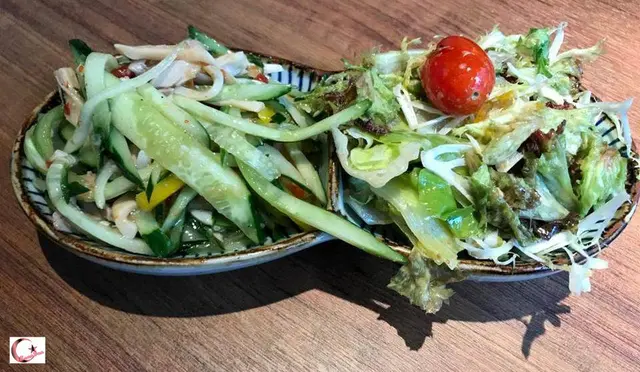 <柚子沙律>及<鮑撈手撕雞>