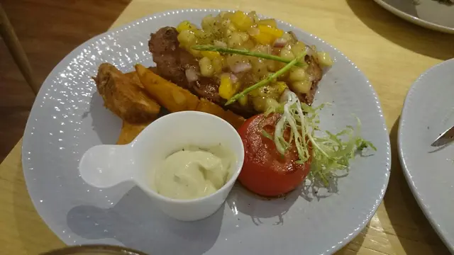 厚切豬扒蘋果醬香脆薯角