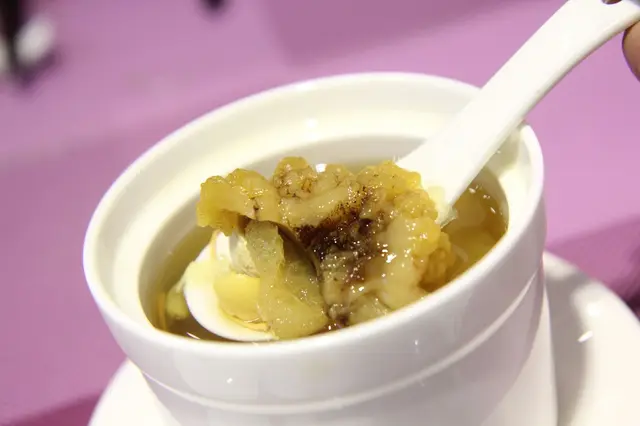 蟲草花竹笙蓮子黃耳冬瓜燉湯