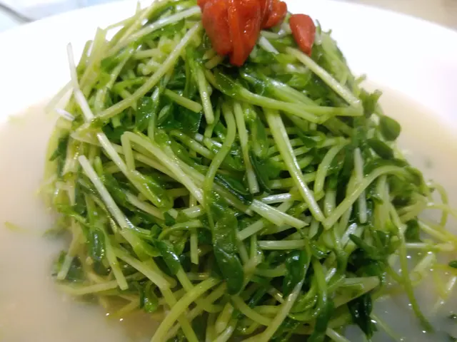 魚湯浸碧綠溫室菜苗
