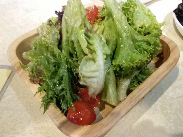 有機沙律菜伴芝麻醬