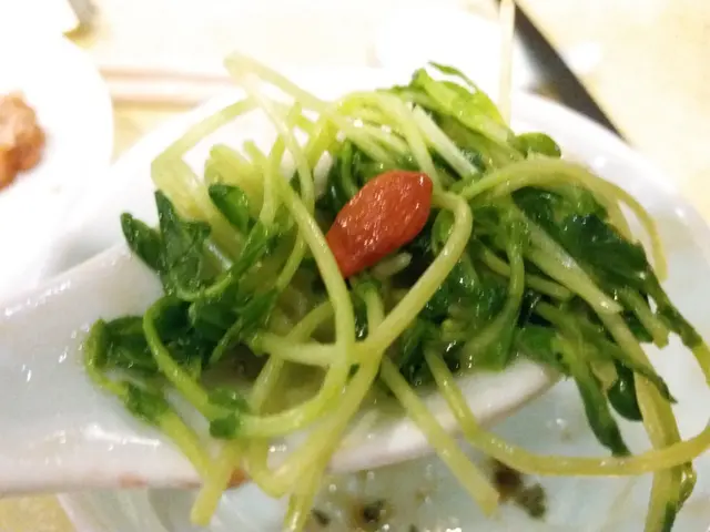 魚湯浸碧綠溫室菜苗