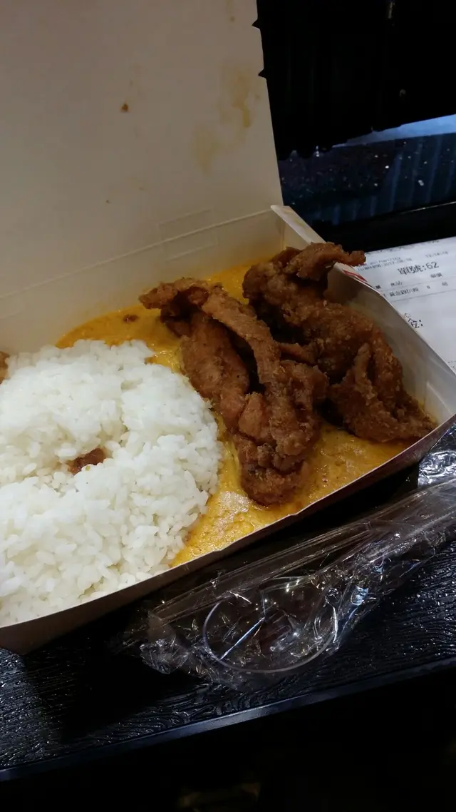 蛋黃醬配炸雞飯