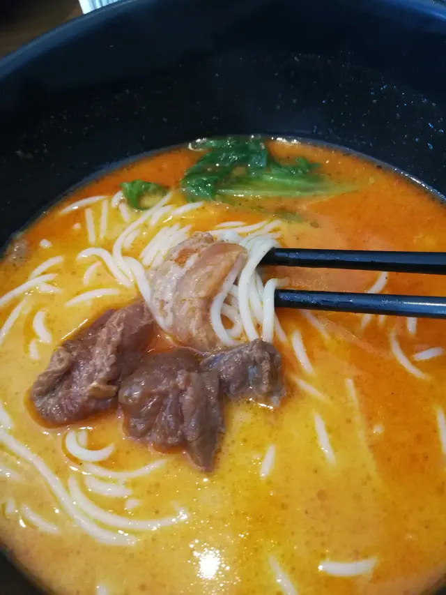 牛根腩米(得一條牛根，3粒鞋牛肉)