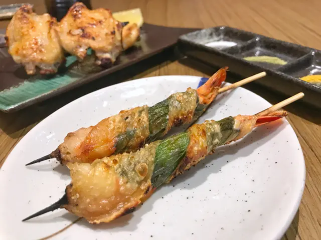 紫蘇葉雞皮蝦卷串