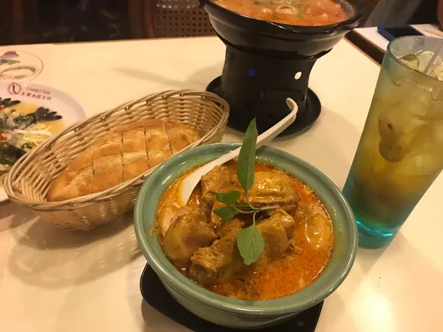 咖哩雞煲法國包