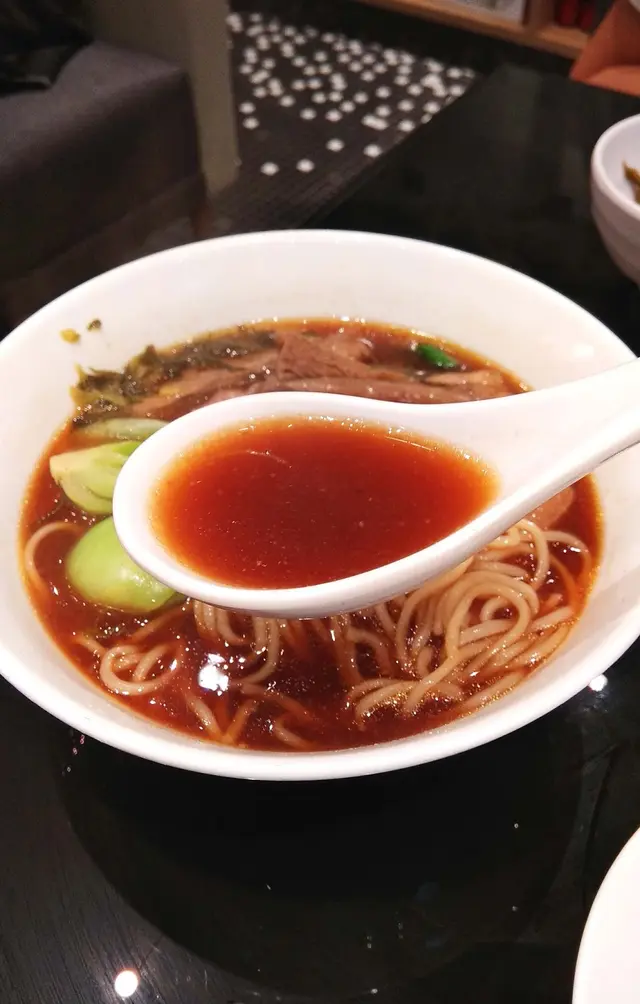 湯底味道甘甜,帶濃濃的藥味