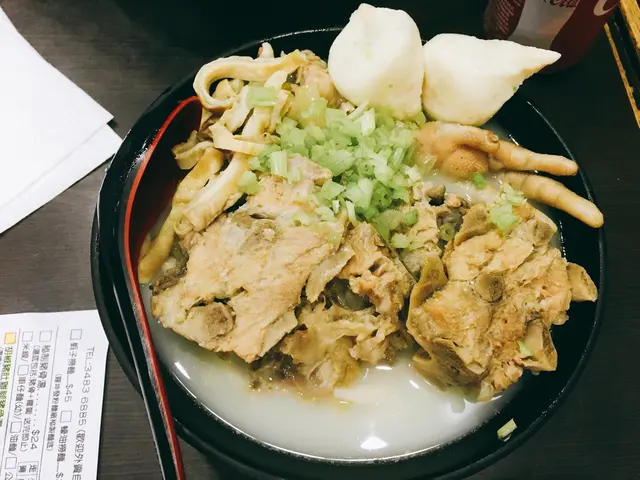 胡椒豬肚雞腳豬骨湯米線