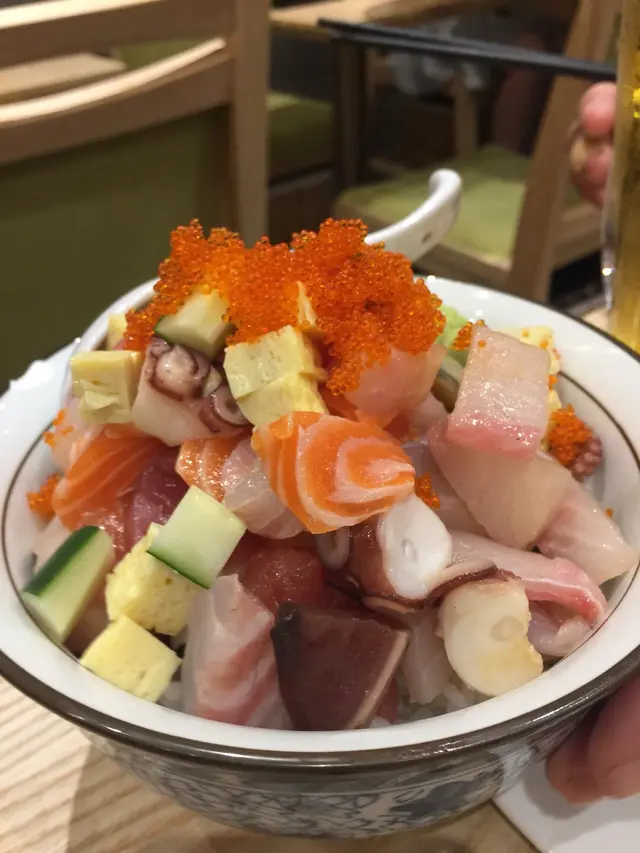 雜錦魚生丼