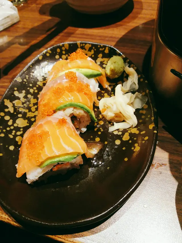 三文魚牛油果卷