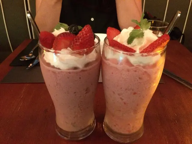Strawberry Smoothie +Mix Berry Yogurt