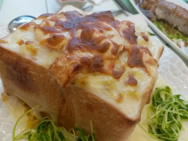 白汁海鮮麵包焗飯