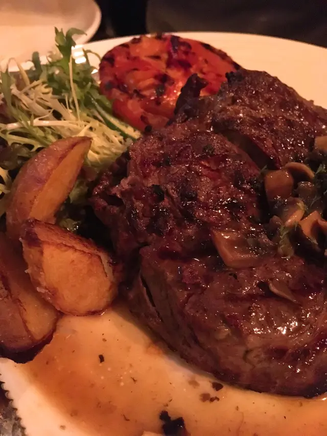 美國頂級肉眼牛排配蘑菇汁