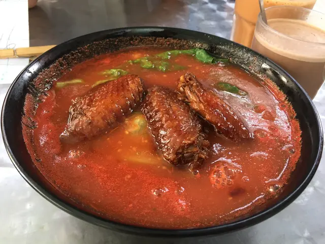 秘製雞翼配通粉轉新鮮蕃茄湯底