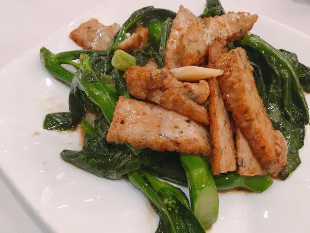 鯪魚鬆炒芥蘭