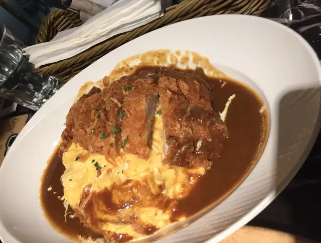 吉列黑豚咖哩蛋包飯