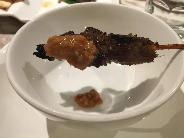 牛肉咬落結實有嚼勁，
滲透着濃郁的香芧味，
再蘸上秘製沙嗲汁，好味道！👍🏻