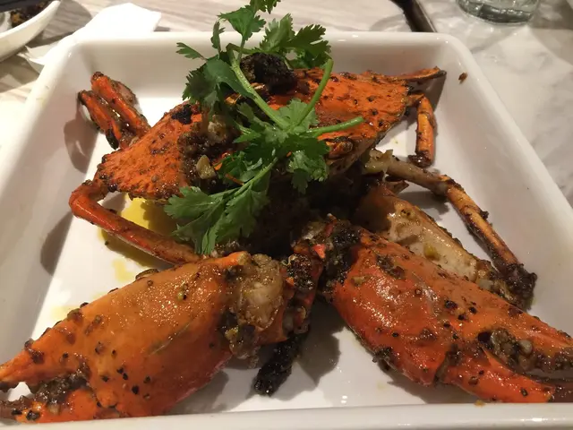 雖然斯里蘭卡肉蟹蟹身比較小，但勝在肉質飽滿，
蟹味十足，肉質鮮甜味美。
以東馬砂拉越的黑胡椒把肉蟹爆香，胡椒味辛香不嗆喉，
蟹肉又盡吸黑胡椒的辛辣香味，風味十足！😌