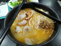 麻辣豬頸肉魚皮餃米線