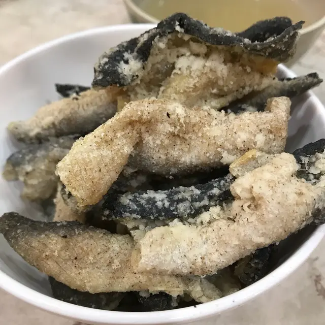 勁脆  哩款魚皮嘅質感係硬個種  所以好鐘意