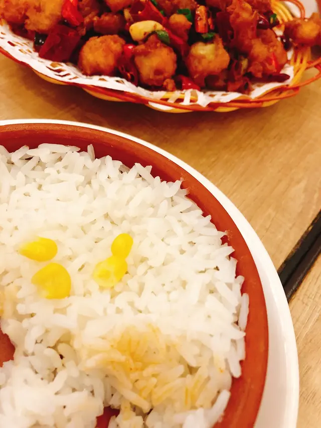 冇白飯,只有砵仔飯。正常。