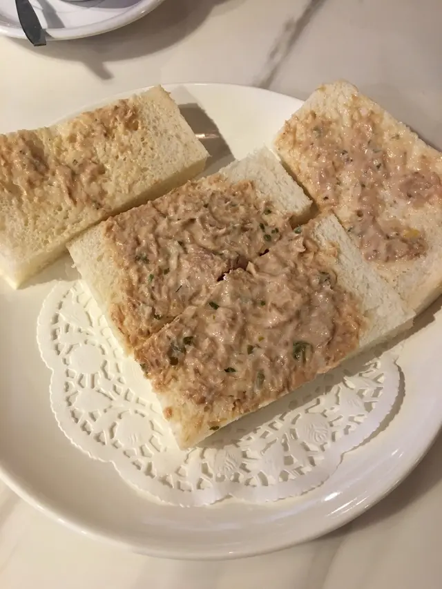 說好的生菜在那裡？更不要提呑拿魚醬的不均勻。