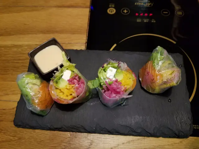 三文魚牛油果美人春卷