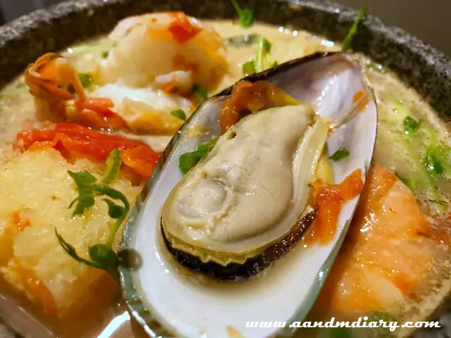 蕃茄魚湯海鮮石鍋配手打烏冬