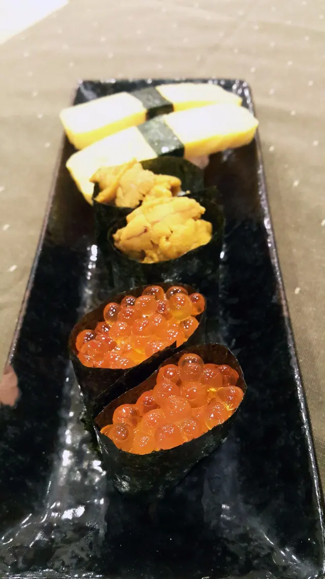 海膽壽司、玉子壽司及三文魚籽壽司