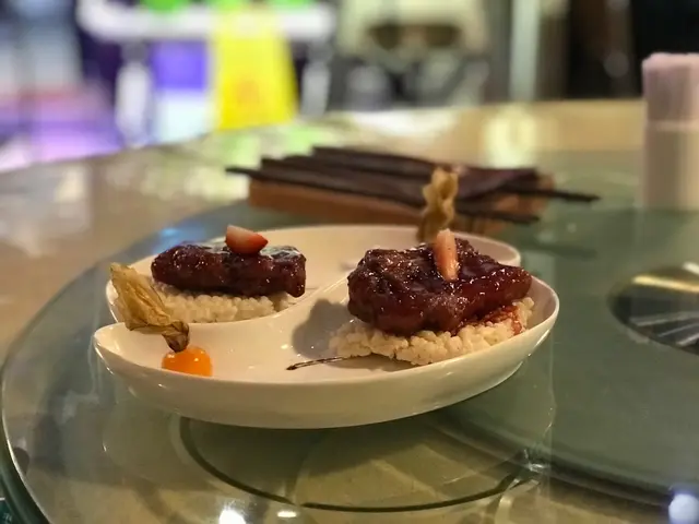 士多啤梨豚肉伴草莓