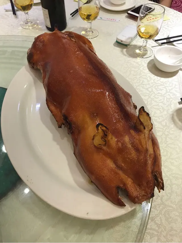 鴻運 堂剪 乳豬 全體