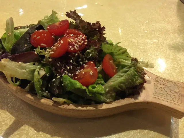 沙律菜新鮮爽脆,加上開邊車厘茄,
配上香甜的芝麻醬,清新開胃。