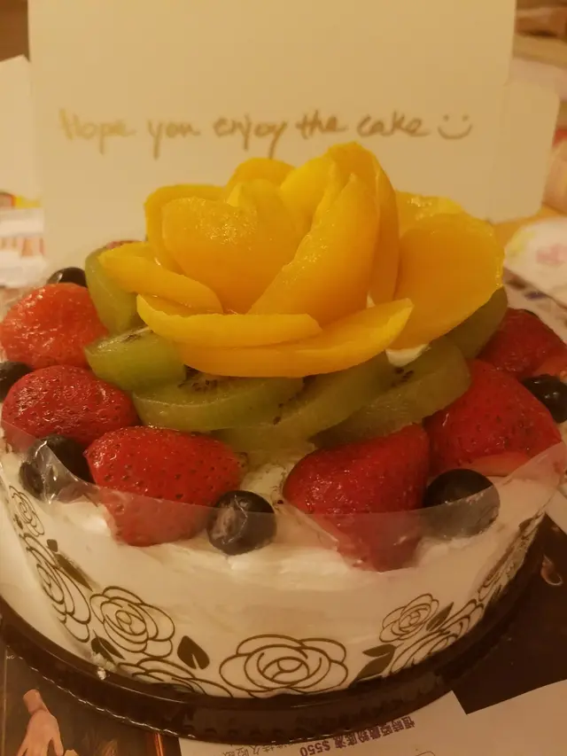 鮮果法國士多啤梨蓉蛋糕