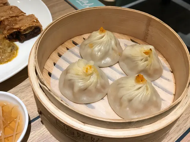 蟹粉小籠包