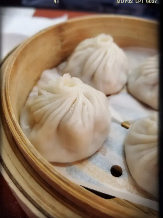 灌湯小籠包（$33）