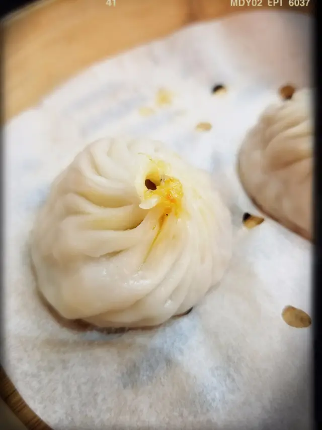 蟹粉小籠包（$35） 