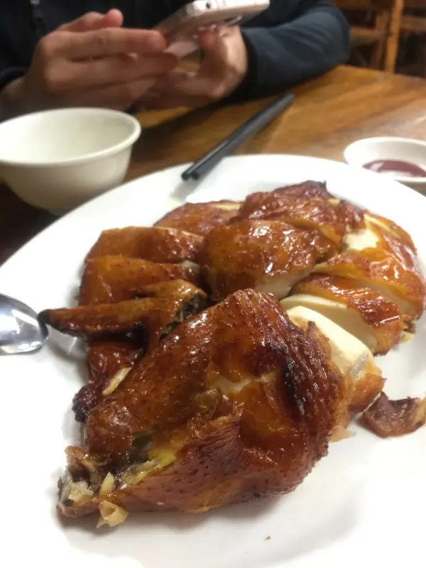 最鍾意食既菜式 份量正常, 皮脆肉好吃, 雖則吊燒手撕雞係招牌但呢隻唔駛自己郁手😂