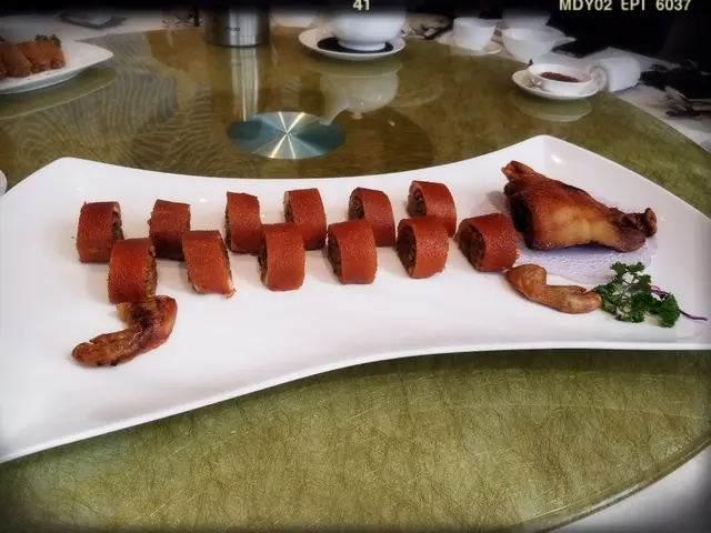 糯米釀脆皮乳豬（$690/半隻；$1380/一隻）