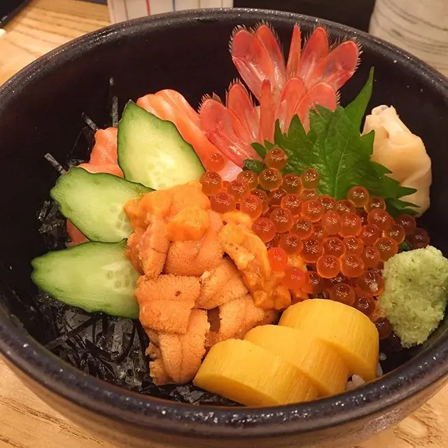 北海道牧丹蝦三色魚生丼