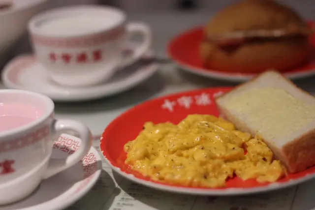 黑松露少滑蛋及牛油方包